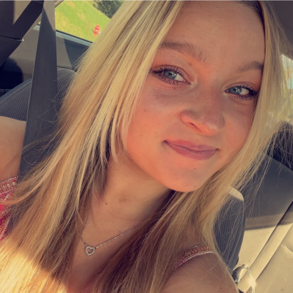 Meet your Posher, Chloe